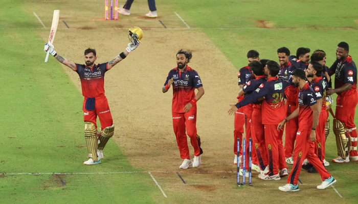 ಎರಡನೇ ಸಲ ಕಪ್ ಗೆದ್ದು ಇತಿಹಾಸ ಸೃಷ್ಟಿಸಿದ RCB –ಬೆಂಗಳೂರಲ್ಲಿ ಪಟಾಕಿ ಸಂಭ್ರಮ, ರಾತ್ರಿಯಿಡೀ ಸೆಲೆಬ್ರೇಷನ್