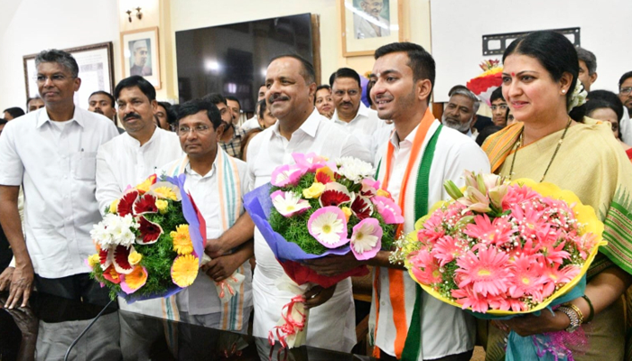 ನೂತನ ಶಾಸಕರಾಗಿ ಉಮೇಶ್ ಮೇಟಿ, ಸಮರ್ಥ್ ಶಾಮನೂರು ಪ್ರಮಾಣವಚನ ಸ್ವೀಕಾರ