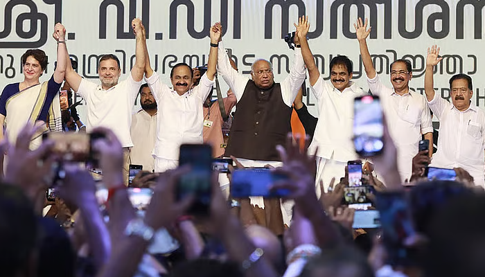 ಕೇರಳ ಸರ್ಕಾರದಲ್ಲಿ ಭಿನ್ನಮತ ಸ್ಟೋಟ! – ಖಾತೆ ಹಂಚಿಕೆಯಲ್ಲಿ ಕಾಂಗ್ರೆಸ್ ಹೈಕಮಾಂಡ್ ಸಲಹೆ ತಿರಸ್ಕರಿಸಿದ CM ಸತೀಶನ್