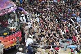 IPL ಗೆದ್ರೂ ಸೆಲೆಬ್ರೇಷನ್ ಇಲ್ಲ-  RCB ಪ್ಲ್ಯಾನ್ ಹೇಗಿದೆ? ಕೊಹ್ಲಿನ ಕರೆಸ್ತಾರಾ ಡಿಕೆಶಿ?