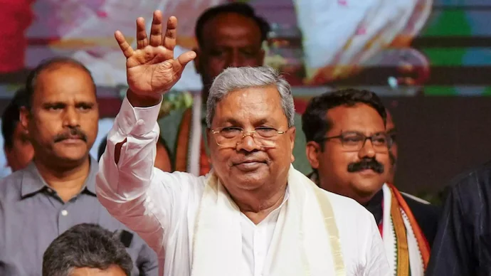 ಗೌರವದಿಂದ ಪಟ್ಟ ಬಿಟ್ಟುಕೊಟ್ಟ ಸಿದ್ದರಾಮಯ್ಯ – ಸಿದ್ದು ರಾಜತಂತ್ರದ ಮುಂದೆ ಎದುರಾಳಿಗಳು ಗಪ್‌ಚುಪ್ಸಿಎಂ ಸ್ಥಾನಕ್ಕೆ ಸಿದ್ದರಾಮಯ್ಯ ರಾಜೀನಾಮೆ