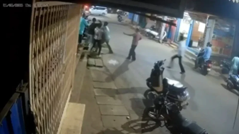 ಚೇಸ್ ಮಾಡುವಾಗ ಬೈಕ್ ಟಚ್ -ಶಿರಸಿಯಲ್ಲಿ  ಗ್ಯಾಂಗ್‌ವಾರ್‌ಗೆ ಕಾರಣವಾದ ಚಿಕ್ಕ ಕಿರಿಕ್