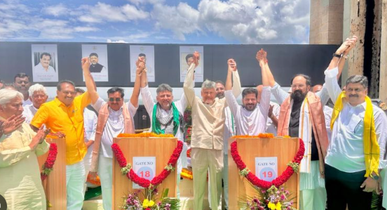 ತುಂಗಭದ್ರಾ ಜಲಾಶಯದ 33 ಕ್ರಸ್ಟ್ ಗೇಟು ಲೋಕಾರ್ಪಣೆ –  ಕಾಂಗ್ರೆಸ್ ಎದುರೇ ಮೋದಿಯನ್ನ ಹೊಗಳಿದ ಚಂದ್ರಬಾಬು ನಾಯ್ಡು