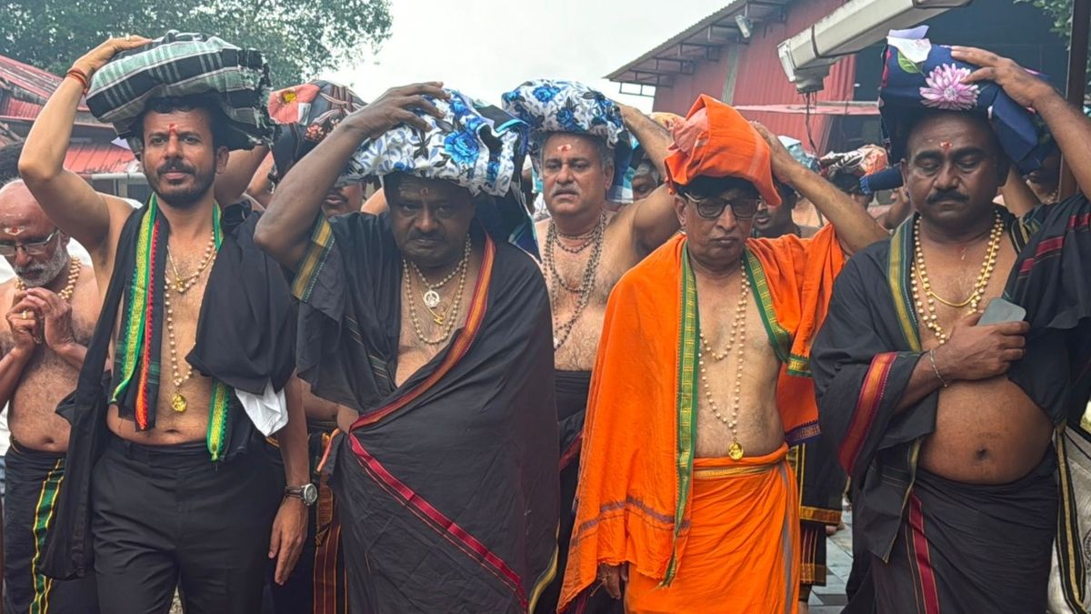 ಅಯ್ಯಪ್ಪಮಾಲೆ ಧರಿಸಿದ ಕೇಂದ್ರ ಸಚಿವ ಹೆಚ್. ಡಿ ಕುಮಾರಸ್ವಾಮಿ – ಇರುಮುಡಿ ಹೊತ್ತು ಶಬರಿಮಲೆಗೆ ಹೊರಟ ಕುಮಾರಣ್ಣ