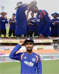 ಟೆಸ್ಟ್ ಪಂದ್ಯಕ್ಕೆ ಮಾನವ್ ಸುತಾರ್ ಪಾದಾರ್ಪಣೆ – ಟೆಸ್ಟ್ ಕ್ಯಾಪ್ ಕೊಟ್ಟು ವೆಲ್‌ಕಮ್‌ ಮಾಡಿದ ಕುಲ್ದೀಪ್ ಯಾದವ್