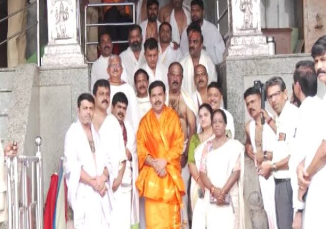 ಧರ್ಮಸ್ಥಳ ದೇವರಿಗೆ ವಿಜಯೇಂದ್ರ ತಪ್ಪು ಕಾಣಿಕೆ – ಮಂಜುನಾಥನ ದರ್ಶನ ಪಡೆದು 1001 ರೂಪಾಯಿ ಸಲ್ಲಿಕೆ