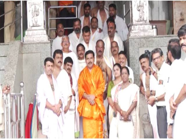 ಧರ್ಮಸ್ಥಳ ದೇವರಿಗೆ ವಿಜಯೇಂದ್ರ ತಪ್ಪು ಕಾಣಿಕೆ – ಮಂಜುನಾಥನ ದರ್ಶನ ಪಡೆದು 1001 ರೂಪಾಯಿ ಸಲ್ಲಿಕೆ