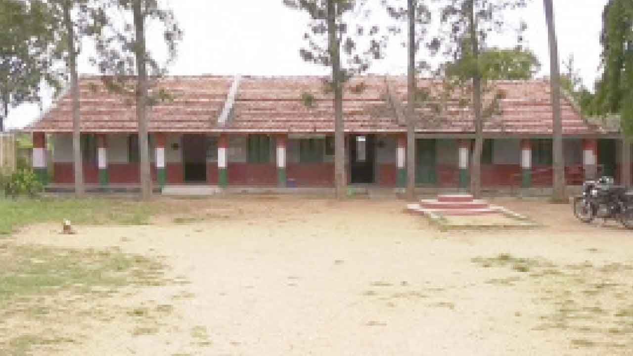 ಚಾಮರಾಜನಗರದಲ್ಲಿ 11 ಸರ್ಕಾರಿ ಶಾಲೆಗೆಳಿಗೆ ಬೀಗ! – ಖಾಸಗಿ ಶಾಲೆಯಲ್ಲೂ ಕುಸಿದ ಮಕ್ಕಳ ಅಡ್ಮಿಷನ್ ಸಂಖ್ಯೆ