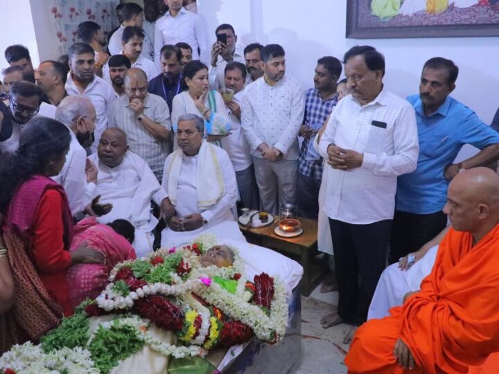 ಪತ್ನಿ ಚೆನ್ನಮ್ಮಗೆ ತಾಳಿ ಕಟ್ಟಿ ವಿದಾಯ ಹೇಳಿದ ದೇವೇಗೌಡರು – ದೊಡ್ಡಗೌಡರ ಕುಟುಂಬಕ್ಕೆ ಗಣ್ಯರ ಸಾಂತ್ವನ