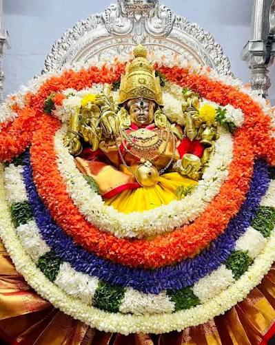 ಇಂದು ಮೊದಲ ಆಷಾಢ ಶುಕ್ರವಾರ – ಚಾಮುಂಡಿ ಬೆಟ್ಟದಲ್ಲಿ ನಾಡದೇವತೆಗೆ ವಿಶೇಷ ಪೂಜೆ