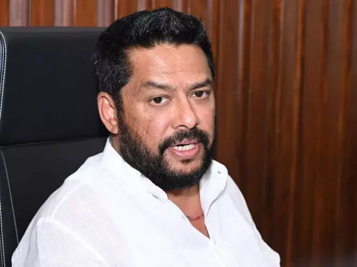 ಸಚಿವ ಸ್ಥಾನಕ್ಕೆ ರಾಜೀನಾಮೆ ಕೊಟ್ಟ ನಾಗೇಂದ್ರ  – ಸಿಎಂಗೆ ರಾಜೀನಾಮೆ ಸಲ್ಲಿಸಿದ ಬಿ ನಾಗೇಂದ್ರ