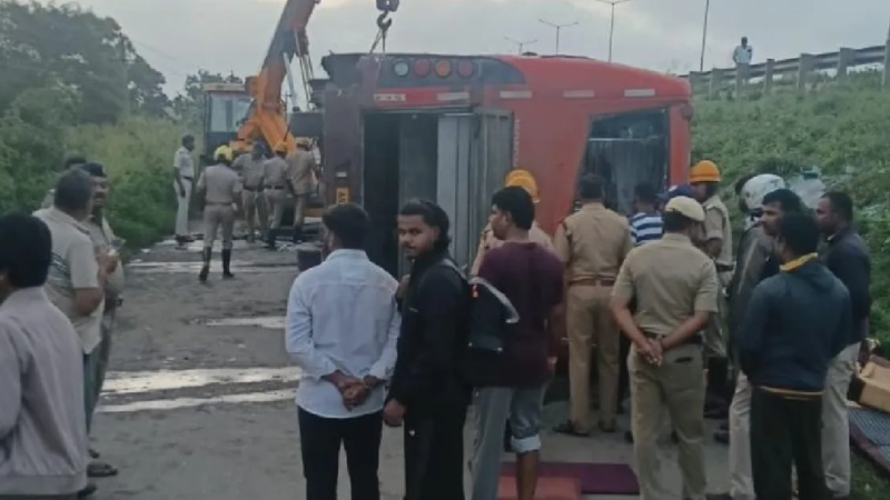 ಗೋವಾದಿಂದ ಬೆಂಗಳೂರಿಗೆ ಬರ್ತಿದ್ದ ಬಸ್ ಭೀಕರ ಅ*ಪಘಾತ – ಒರ್ವ ಸಾ*ವು, 20 ಮಂದಿಗೆ ಗಂಭೀರ ಗಾಯ