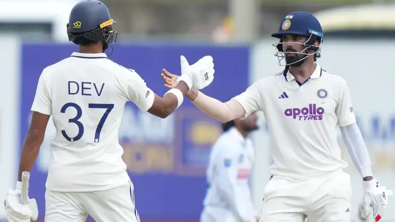 ಗಾಲೆಯಲ್ಲಿ ಗೆದ್ದು ಬೀಗಿದ ಭಾರತ – ಲಂಕಾ ಬೆಂಕಿಗೆ ತುಪ್ಪ ಸುರಿದ ಕನ್ನಡಿಗರು10 ವಿಕೆಟ್.. ಸುತಾರ್ ಸೂಪರ್!  