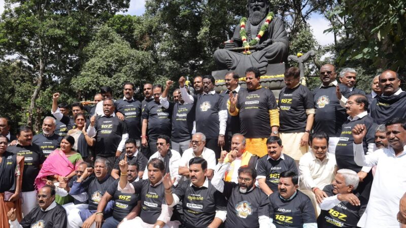 ಭ್ರಷ್ಟ ನಾಗೇಂದ್ರ ರಾಜೀನಾಮೆ ಕೊಡ್ಲಿ – ಬ್ಲಾಕ್ ಟೀ ಶರ್ಟ್ ಧರಿಸಿ ಬಿಜೆಪಿ ಪ್ರೊಟೆಸ್ಟ್