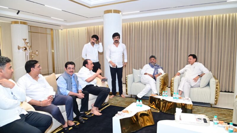 ಸಿಎಂ ಡಿಕೆಶಿ, ಸುರ್ಜೇವಾಲ ಜೊತೆ ಕ್ಲೋಸ್ ಡೋರ್ ಮೀಟಿಂಗ್- ಎಂ.ಕೃಷ್ಣಪ್ಪ Or ಪ್ರಿಯಕೃಷ್ಣರಿಗೆ ಸಿಗುತ್ತಾ ಸಚಿವ ಸ್ಥಾನ?