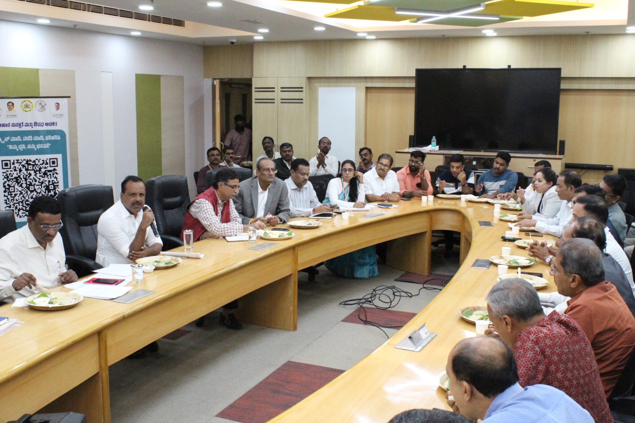 ಹೋಟೆಲ್ಗಳಲ್ಲಿ ಕಟ್ಟುನಿಟ್ಟಿನ ಕ್ರಮ ಕೈಗೊಳ್ಳಿ – ಆರೋಗ್ಯ ಸಚಿವ ಯು.ಟಿ. ಖಾದರ್ ಸೂಚನೆ