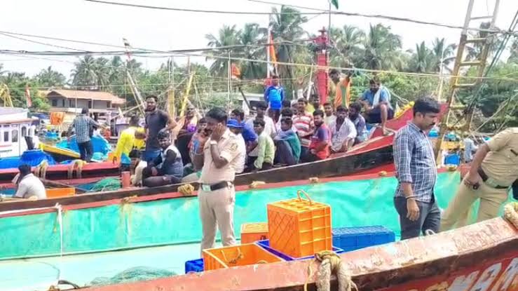 ಮಲ್ಪೆ ಮೀನುಗಾರಿಕಾ ಬಂದರಿನಲ್ಲಿ ಹರಿದ ನೆತ್ತರು – ಸಹ ಕಾರ್ಮಿಕನಿಂದಲೇ ಮೀನುಗಾರನ ಹ*ತ್ಯೆ