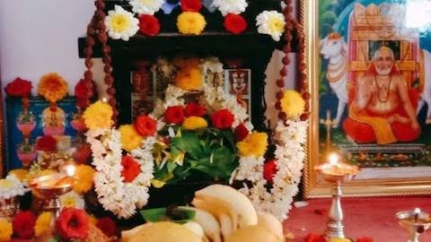 ದೇವರಿಗೆ ಇಟ್ಟ ಹೂವುಗಳನ್ನ ಕಸದ ಬುಟ್ಟಿಗೆ ಹಾಕ್ತೀರಾ? – ದೈವಕ ಶಕ್ತಿ ಇರೋ ಹೂವು ಒಣಗಿದ ನಂತ್ರ ಹೀಗೆ ಮಾಡಿ