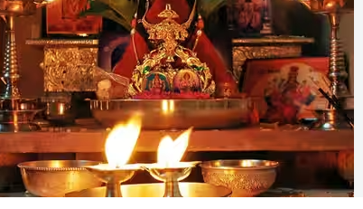 ದೇವರ ಮುಂದೆ ದೀಪ ಹಚ್ಚುವುದರ ಹಿಂದಿರುವ ಆಧ್ಯಾತ್ಮಿಕ ಅರ್ಥವೇನು ಗೊತ್ತಾ?