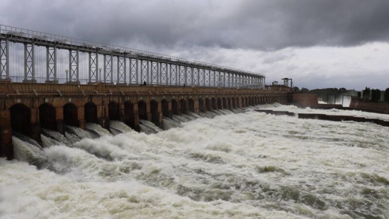 ರಾಜ್ಯದ ರೈತರಿಗೆ ಬಿಗ್‌ ಶಾಕ್ –  ಕೆಆರ್‌ಎಸ್‌ನಿಂದ ತಮಿಳುನಾಡಿಗೆ ನಿರಂತರವಾಗಿ ಹರಿಯುತ್ತಿರೋ ಕಾವೇರಿ