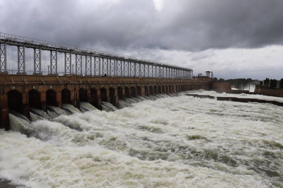ರಾಜ್ಯದ ರೈತರಿಗೆ ಬಿಗ್‌ ಶಾಕ್ –  ಕೆಆರ್‌ಎಸ್‌ನಿಂದ ತಮಿಳುನಾಡಿಗೆ ನಿರಂತರವಾಗಿ ಹರಿಯುತ್ತಿರೋ ಕಾವೇರಿ