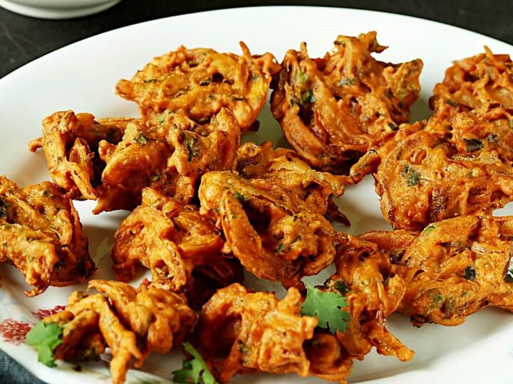 ಹೊರಗೆ ಗರಿಗರಿ ಹಾಗೂ ಒಳಗೆ ಮೃದು –  ಸಂಜೆ ಹೊತ್ತಲ್ಲಿ ಮಾಡಿ ಈ ರುಚಿಕರ ಈರುಳ್ಳಿ ಬಜ್ಜಿ