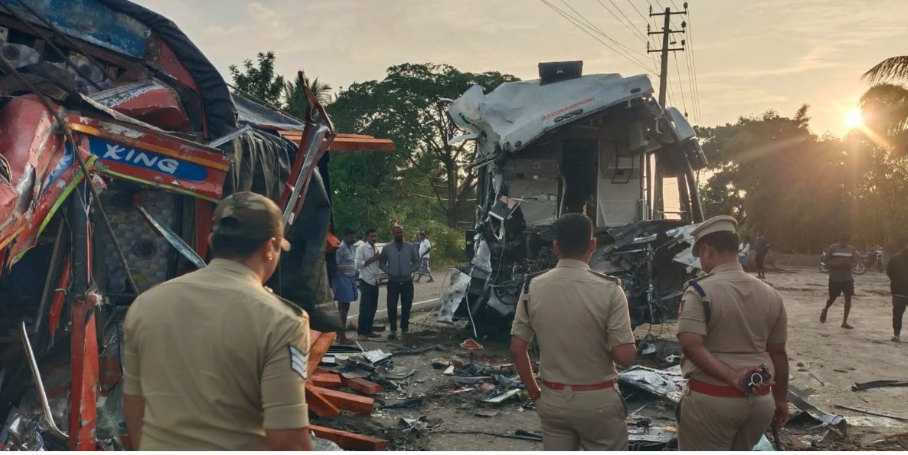 ಮೈಸೂರು ಬಳಿ ಭೀಕರ ಅಪಘಾತ! – ಬಸ್–ಲಾರಿ ಡಿಕ್ಕಿ, 4 ಮಂದಿ ಸಾವು!